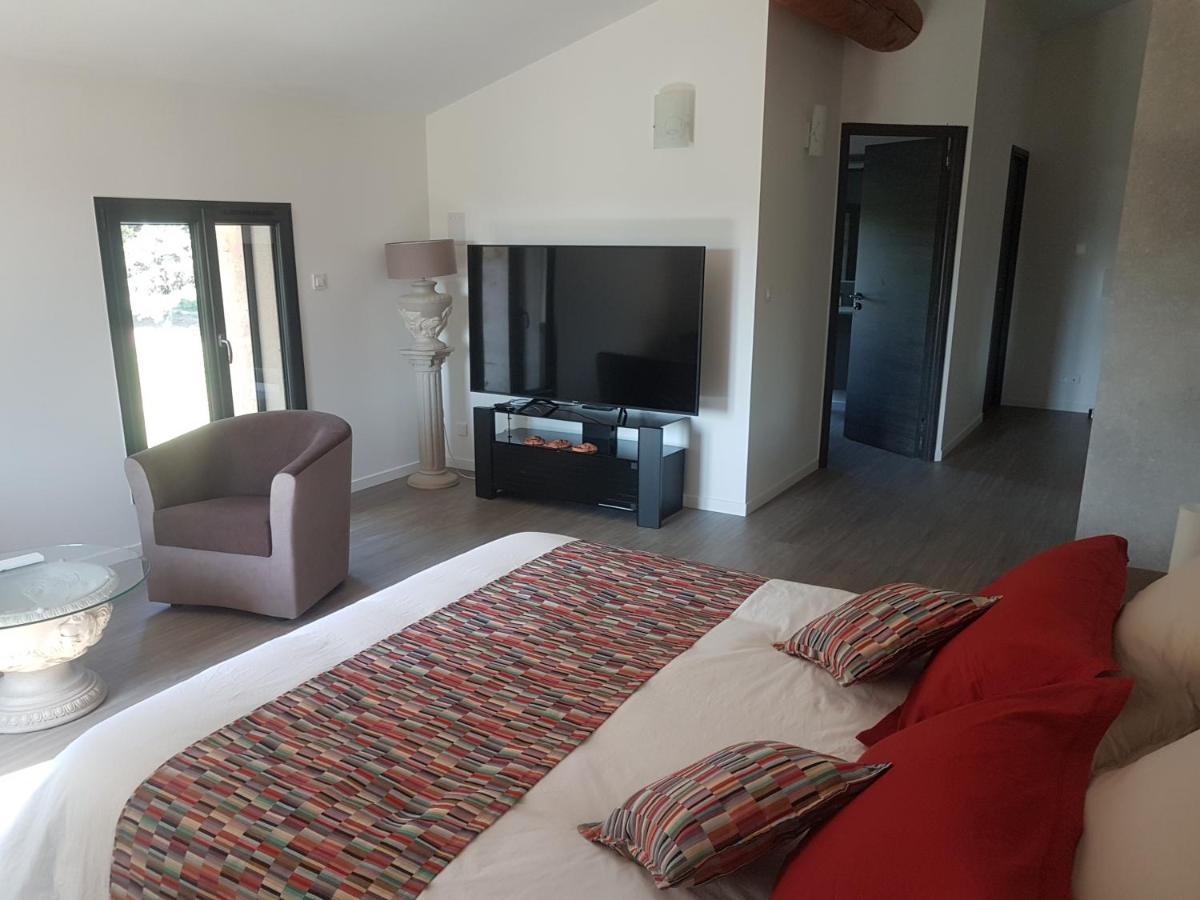 Mas Des Fugueyrolles Bed & Breakfast Cavaillon Exterior photo